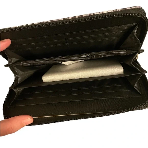 Blue leopard print zip around wallet - Picture 3 of 3